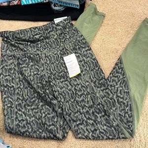 NWT old navy women’s medium tall elevate leggings